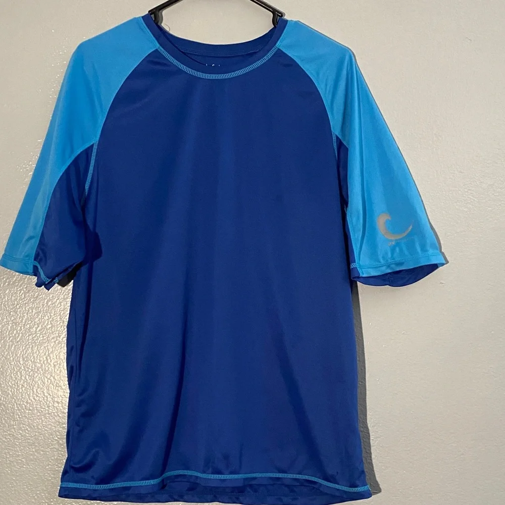 Basic Editions Men's Two-Tone Blue Rash Guard - Picture 1 of 4